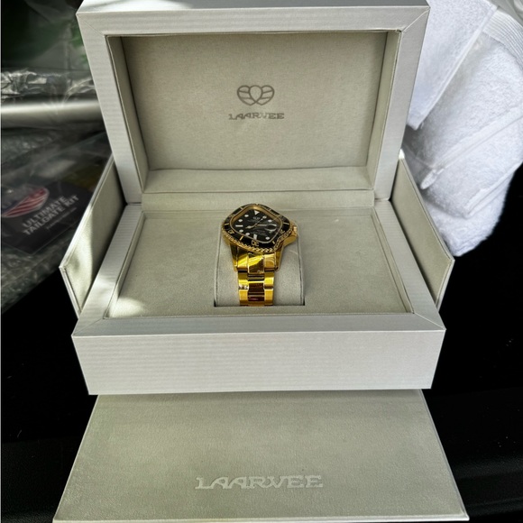 LAARVEE PEA001 Golden Precision Steel: Black Bezel and Black Dial - Picture 3 of 5